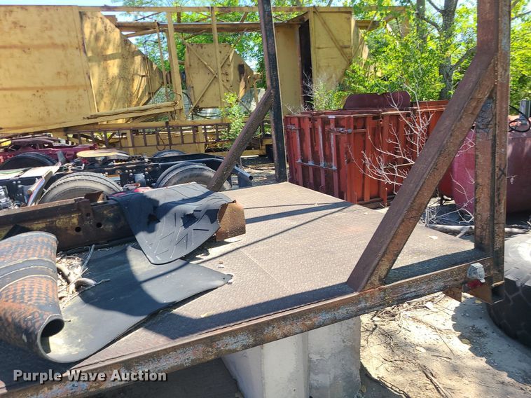 image for item MO9990 Flatbed with hoist