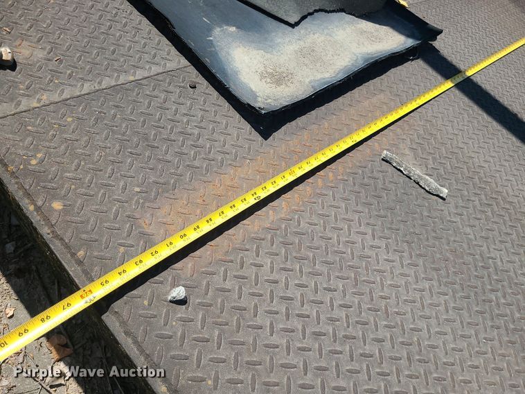 image for item MO9990 Flatbed with hoist