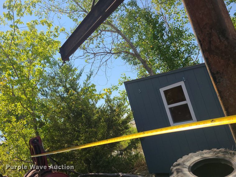 image for item MO9990 Flatbed with hoist