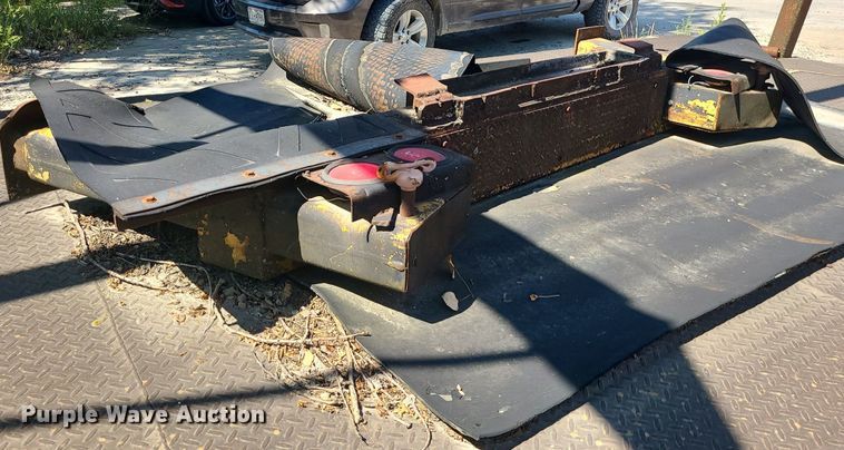 image for item MO9990 Flatbed with hoist