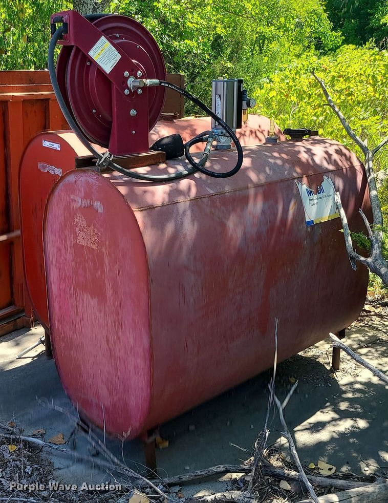 image for item MO9992 (2) oil tanks