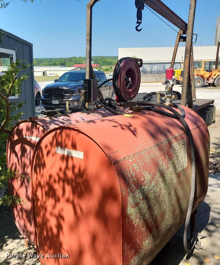 image for item MO9992 (2) oil tanks