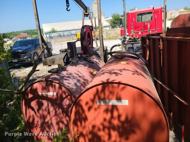 image for item MO9992 (2) oil tanks