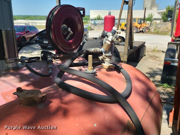 image for item MO9992 (2) oil tanks