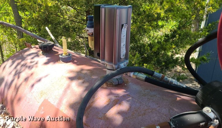 image for item MO9992 (2) oil tanks