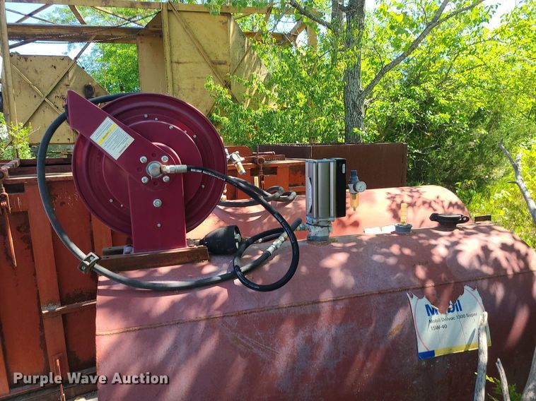 image for item MO9992 (2) oil tanks