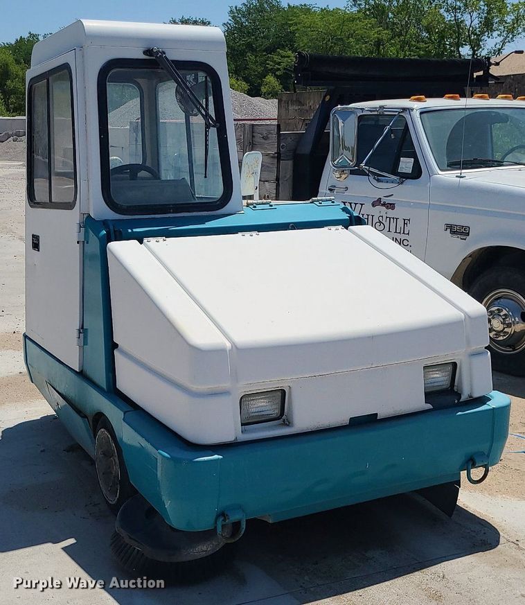 image for item MO9995 Tennant  sweeper