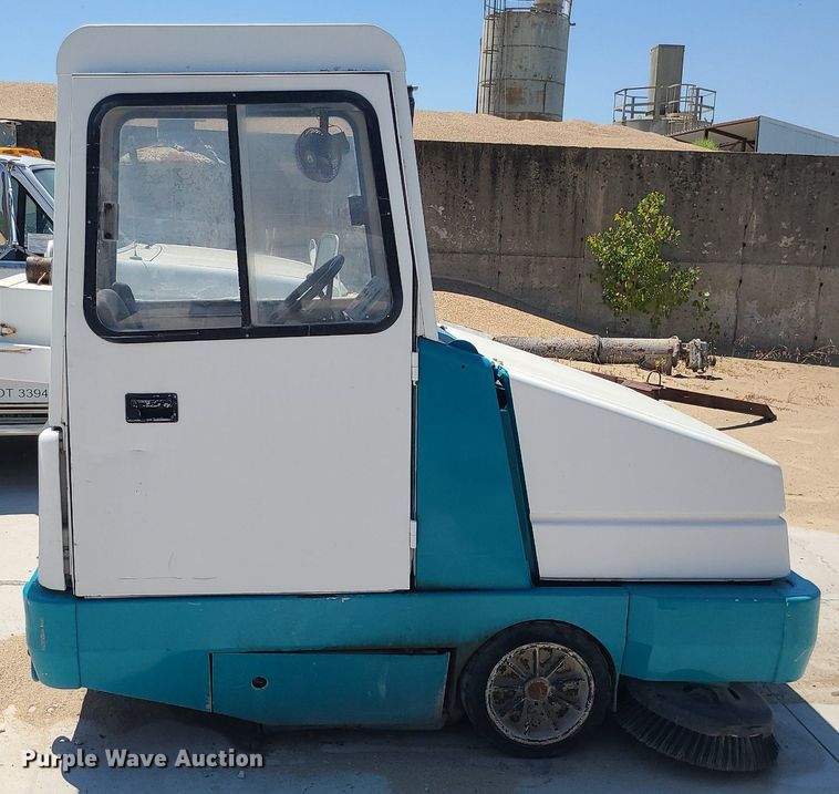 image for item MO9995 Tennant  sweeper