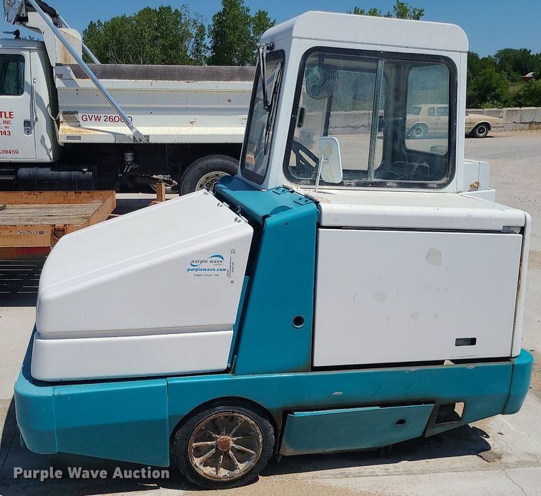 image for item MO9995 Tennant  sweeper
