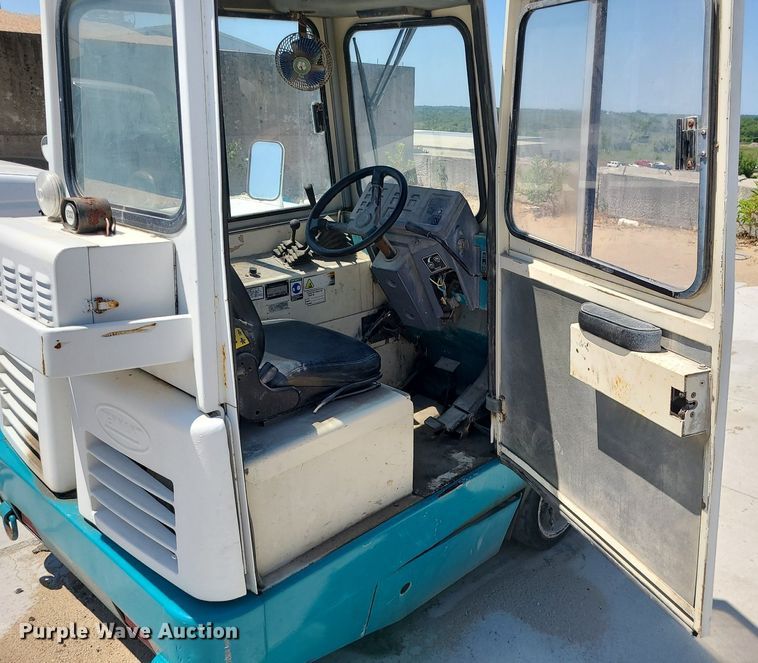 image for item MO9995 Tennant  sweeper