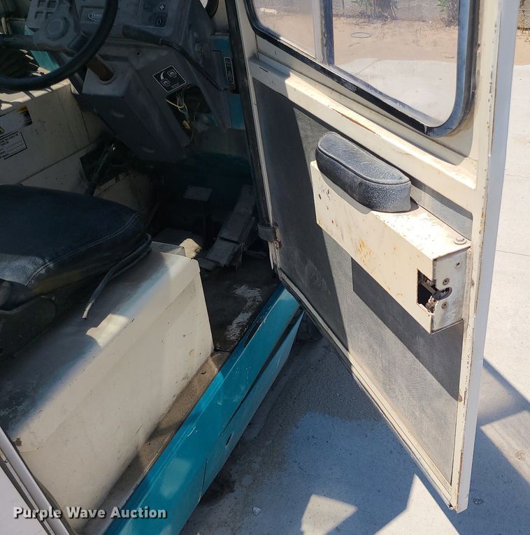 image for item MO9995 Tennant  sweeper