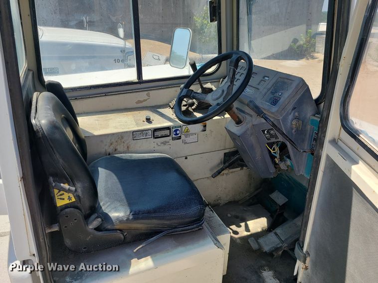 image for item MO9995 Tennant  sweeper