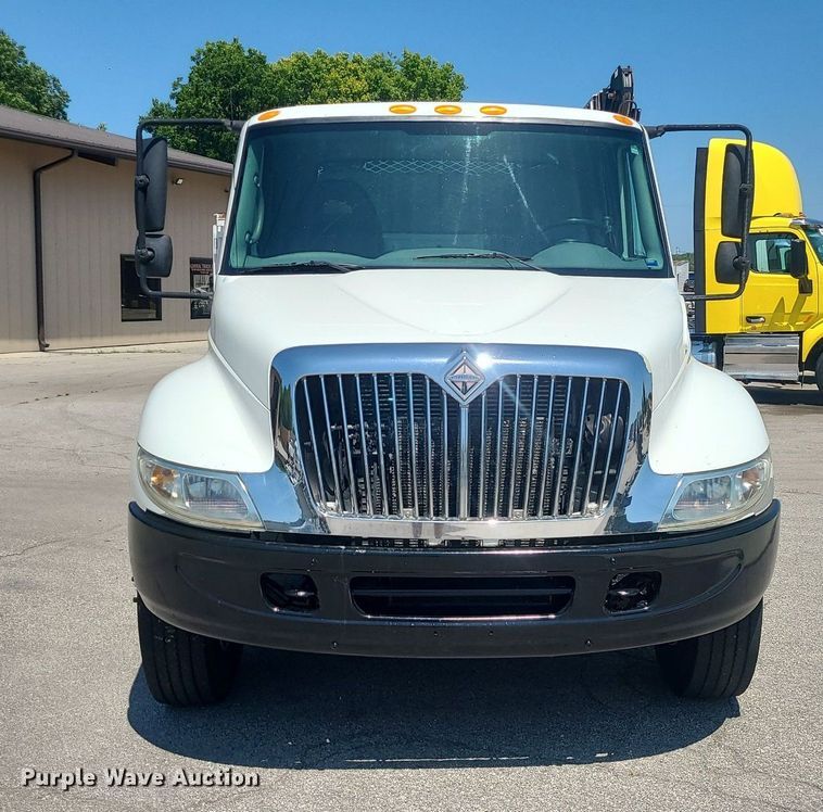 image for item MO9996 2007 International 4300  utility / service truck