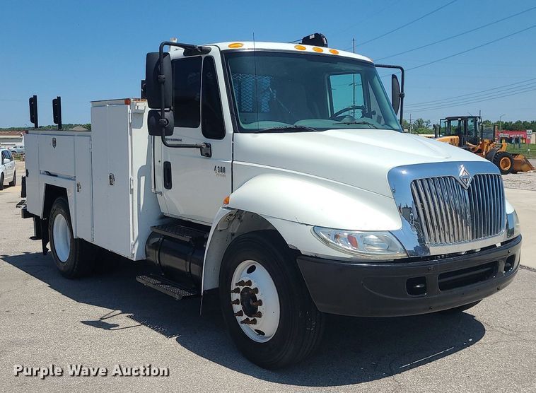 image for item MO9996 2007 International 4300  utility / service truck