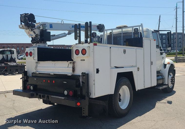 image for item MO9996 2007 International 4300  utility / service truck