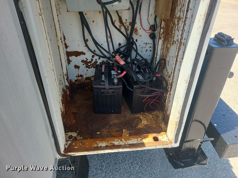 image for item MO9996 2007 International 4300  utility / service truck