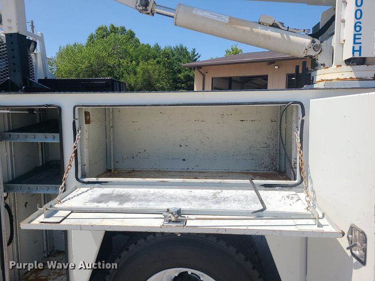 image for item MO9996 2007 International 4300  utility / service truck