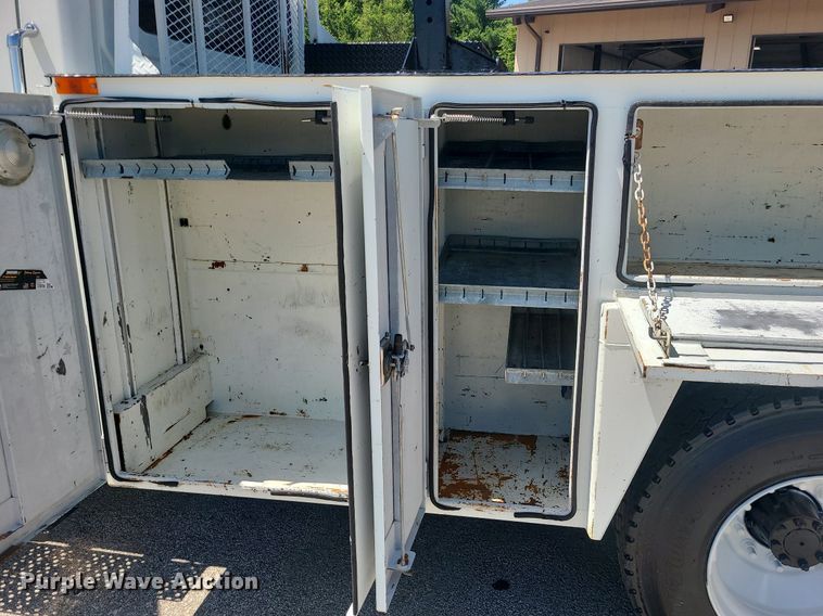 image for item MO9996 2007 International 4300  utility / service truck