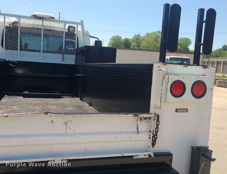 image for item MO9996 2007 International 4300  utility / service truck