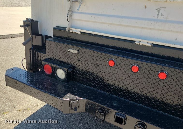 image for item MO9996 2007 International 4300  utility / service truck