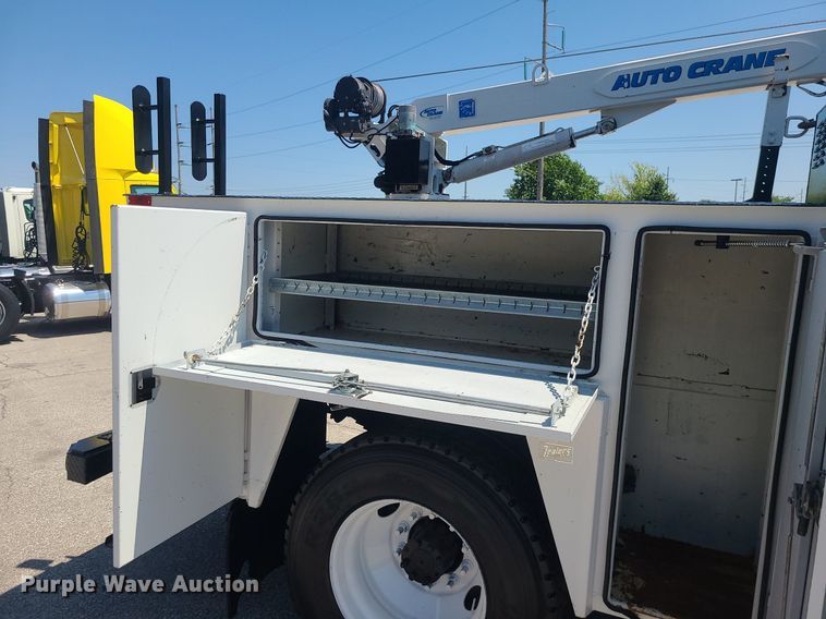 image for item MO9996 2007 International 4300  utility / service truck