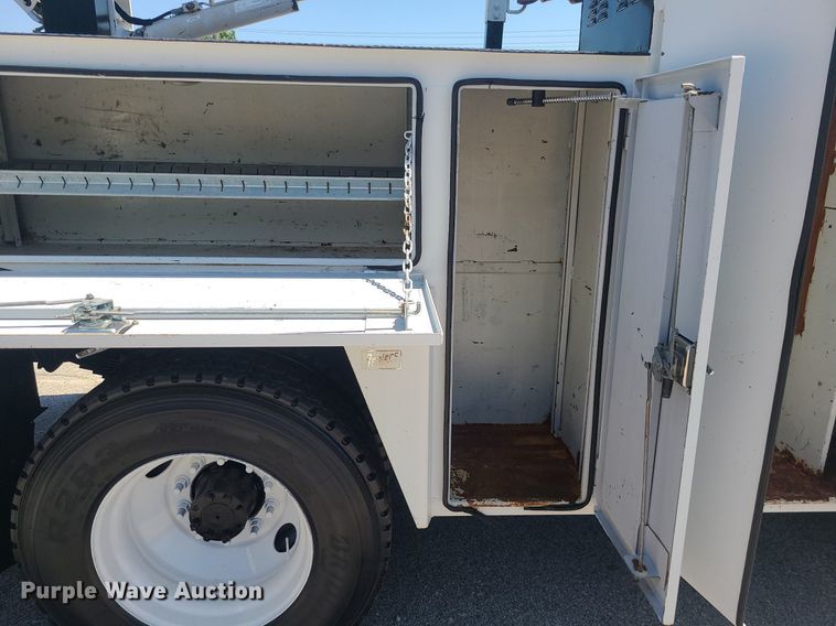 image for item MO9996 2007 International 4300  utility / service truck