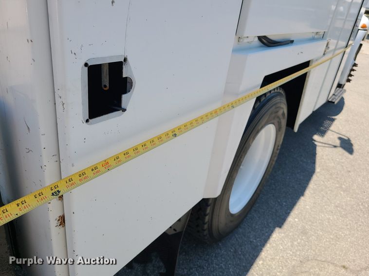 image for item MO9996 2007 International 4300  utility / service truck