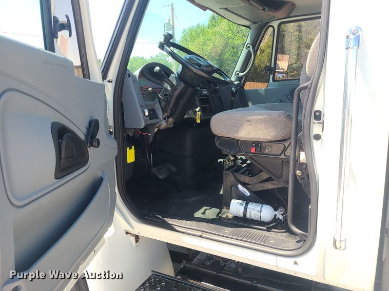 image for item MO9996 2007 International 4300  utility / service truck