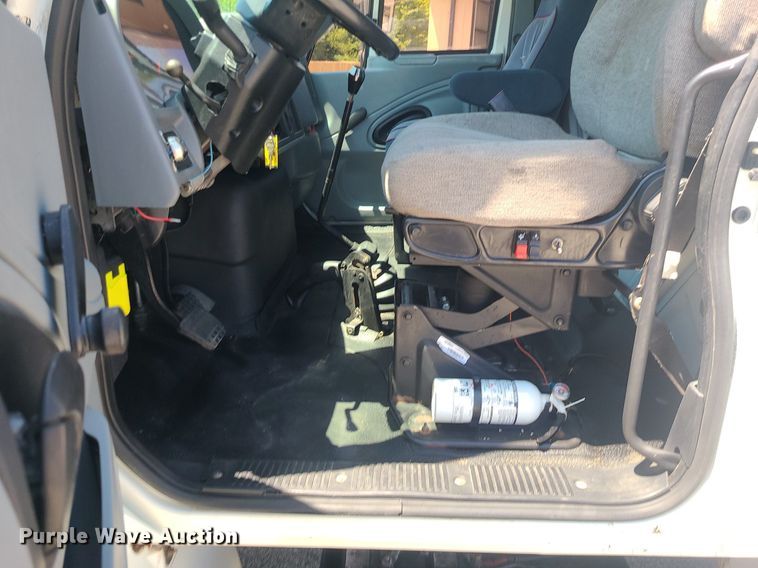 image for item MO9996 2007 International 4300  utility / service truck