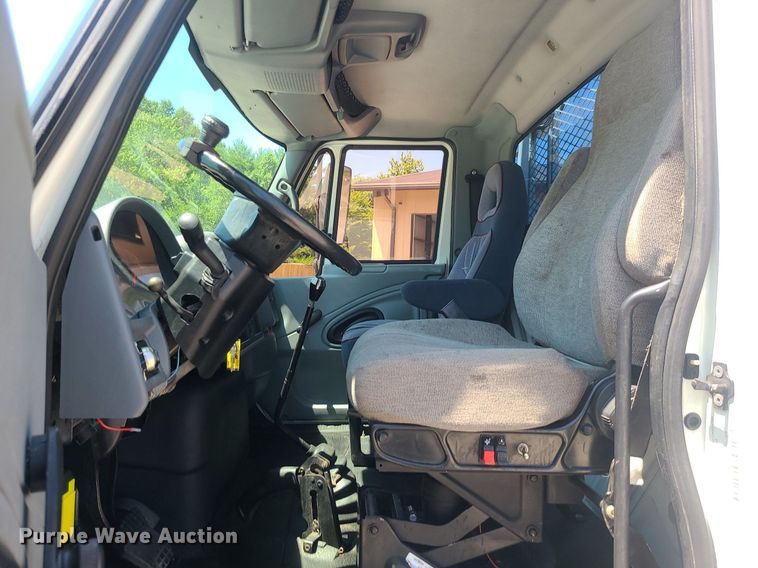 image for item MO9996 2007 International 4300  utility / service truck