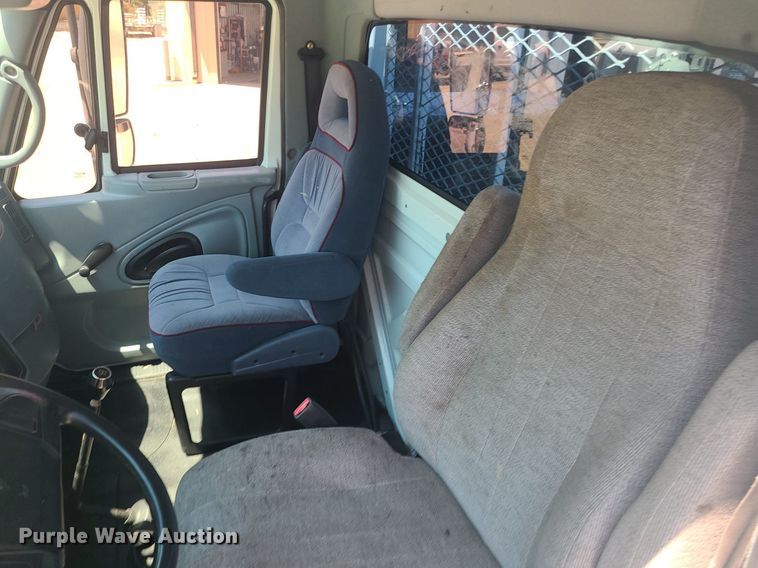 image for item MO9996 2007 International 4300  utility / service truck