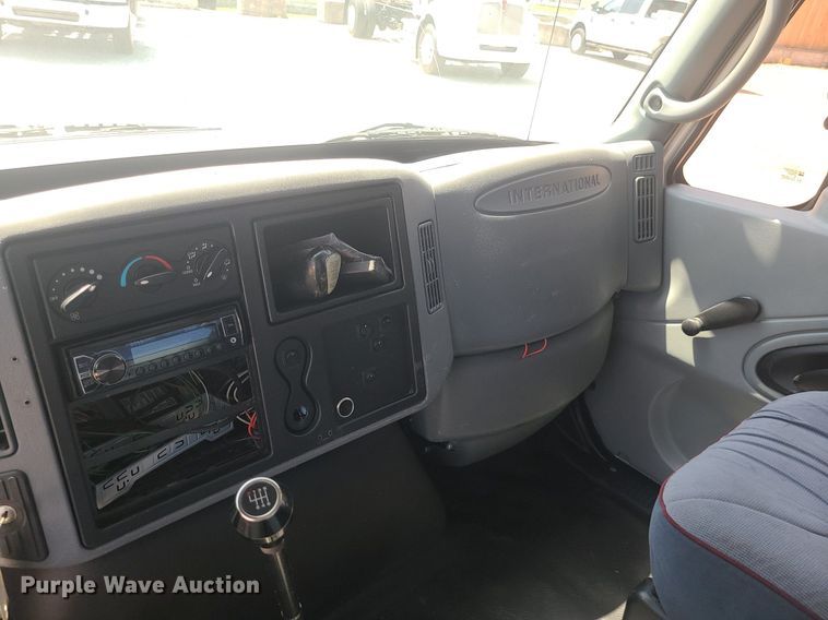 image for item MO9996 2007 International 4300  utility / service truck