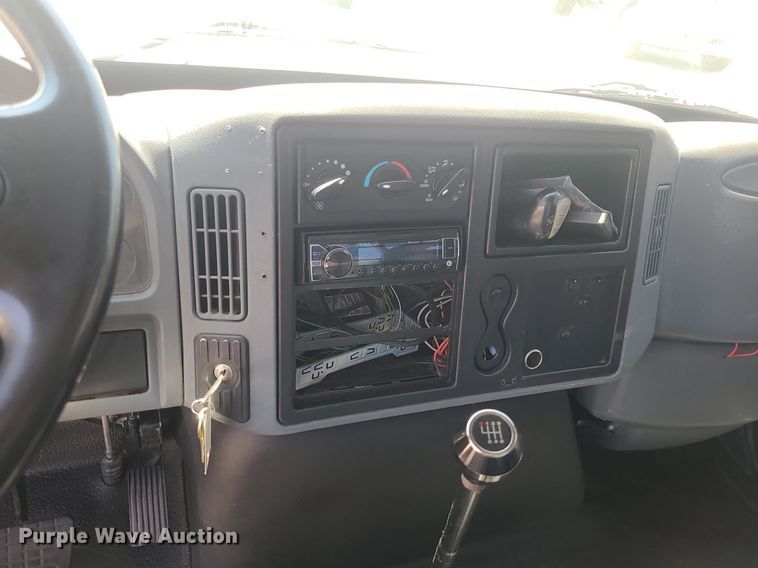 image for item MO9996 2007 International 4300  utility / service truck