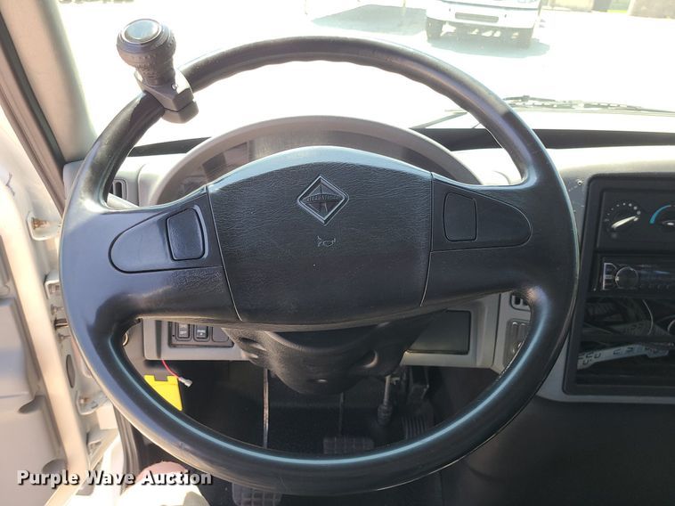 image for item MO9996 2007 International 4300  utility / service truck