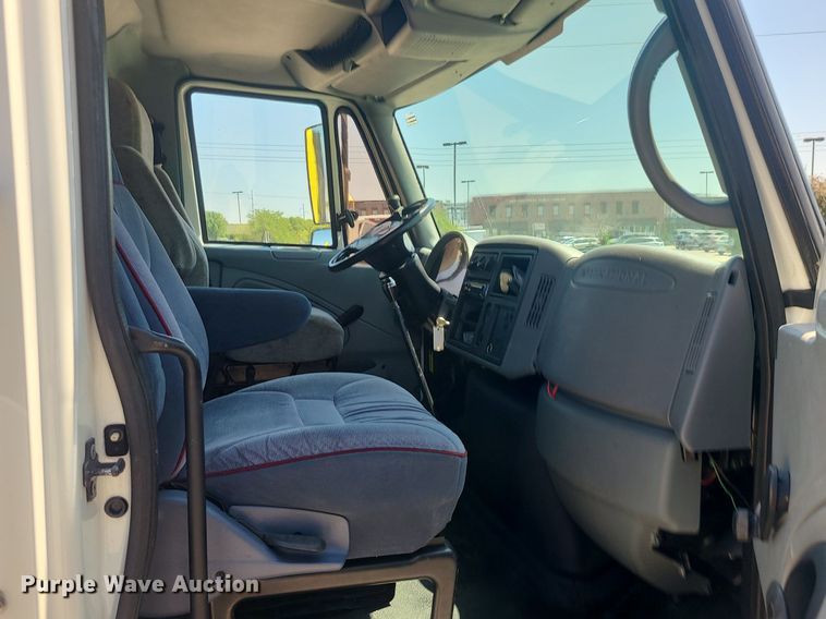 image for item MO9996 2007 International 4300  utility / service truck