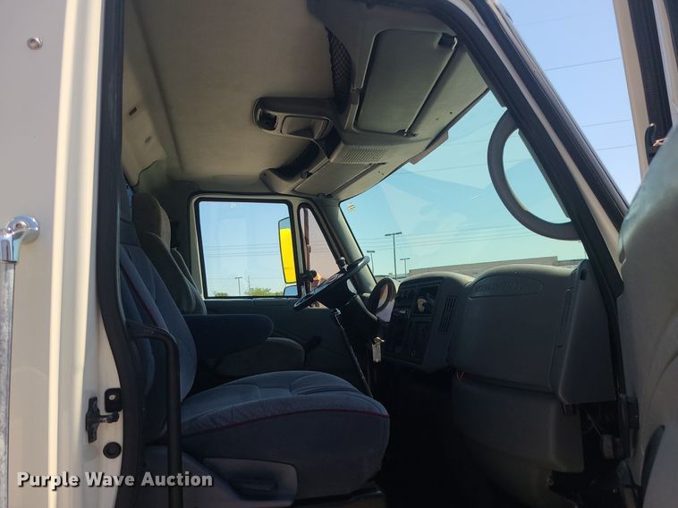 image for item MO9996 2007 International 4300  utility / service truck