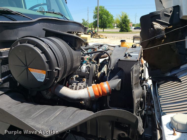 image for item MO9996 2007 International 4300  utility / service truck