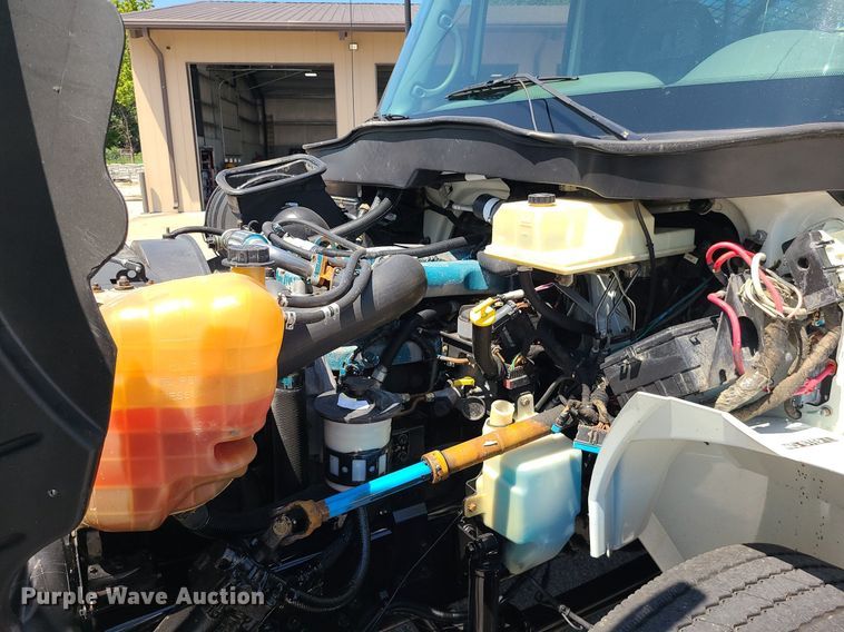 image for item MO9996 2007 International 4300  utility / service truck