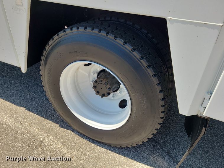 image for item MO9996 2007 International 4300  utility / service truck