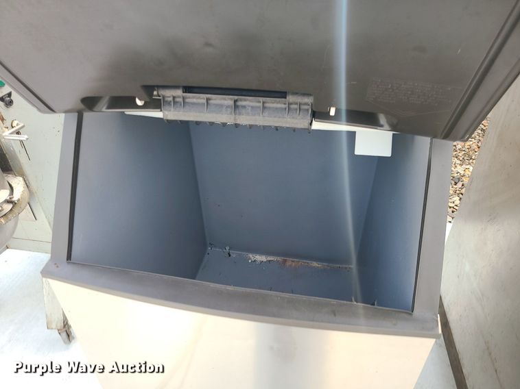 image for item MQ9538 (2) Manitowoc B570 ice makers