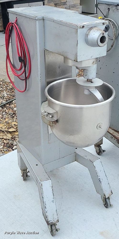 image for item MQ9541 Univex N30  mixer