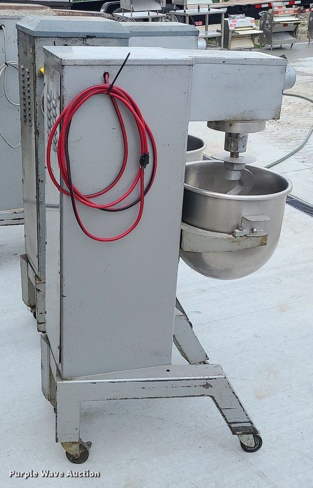 image for item MQ9541 Univex N30  mixer