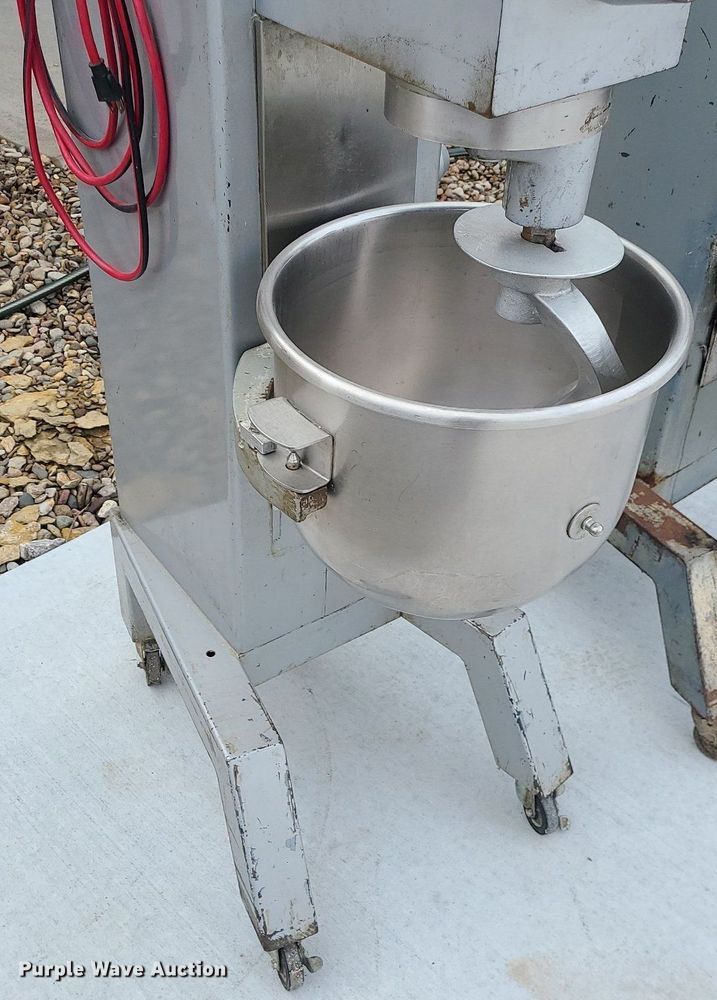 image for item MQ9541 Univex N30  mixer