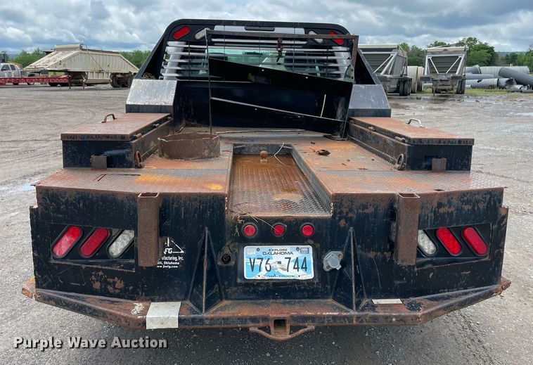 image for item MR9072 2015 Ford  F350 Super Duty  Crew Cab flatbed pickup truck