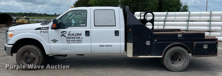 image for item MR9072 2015 Ford  F350 Super Duty  Crew Cab flatbed pickup truck