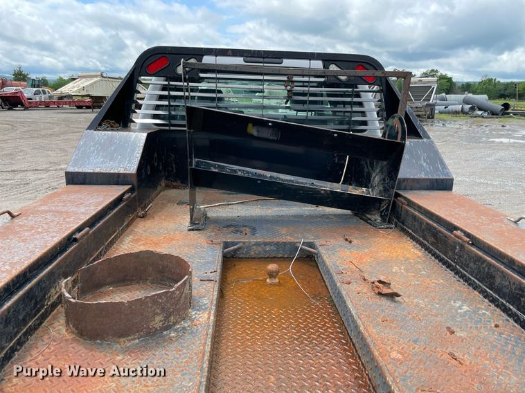 image for item MR9072 2015 Ford  F350 Super Duty  Crew Cab flatbed pickup truck