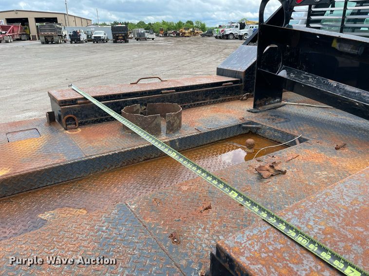 image for item MR9072 2015 Ford  F350 Super Duty  Crew Cab flatbed pickup truck