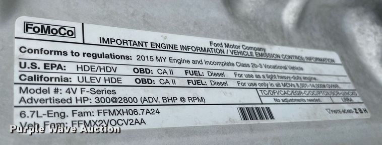 image for item MR9072 2015 Ford  F350 Super Duty  Crew Cab flatbed pickup truck