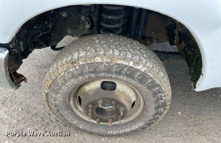 image for item MR9072 2015 Ford  F350 Super Duty  Crew Cab flatbed pickup truck