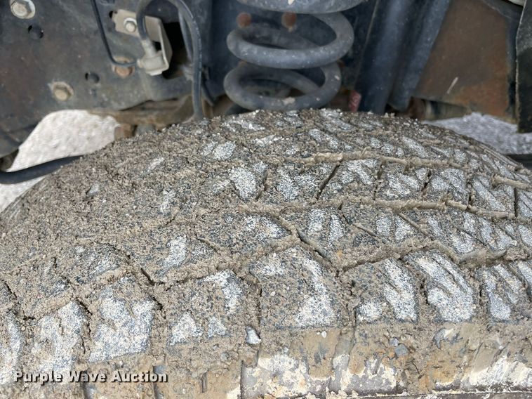 image for item MR9072 2015 Ford  F350 Super Duty  Crew Cab flatbed pickup truck